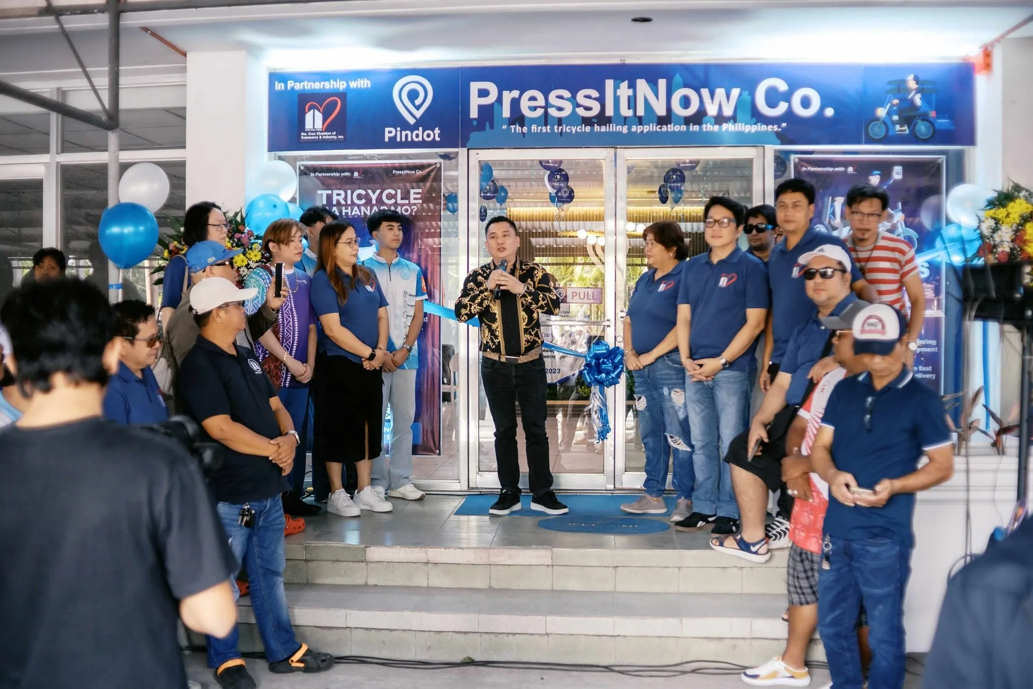 Ribbon-cutting ceremony for the Pindot Sta. Cruz, Laguna Branch launch